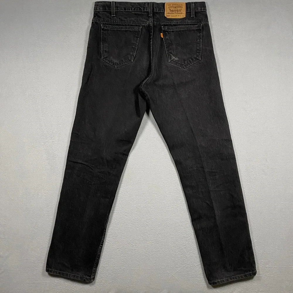 Levis shows moderate